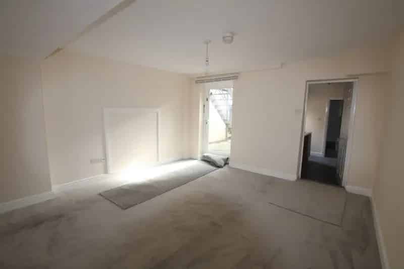 2 Bedroom Flat To Rent Available 12052025