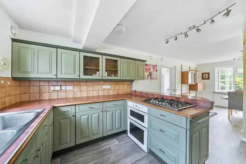 5 Bedroom Detached House with Annexe for Sale