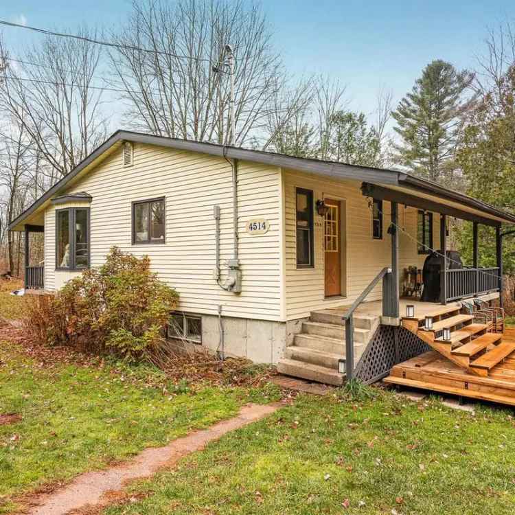 Lakefront House in Dunham - Private Dock - Perfect for Watersports