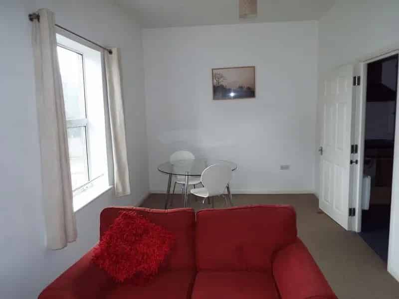 2 Bedroom Apartment Near University of Birmingham - Available July 1st 2025