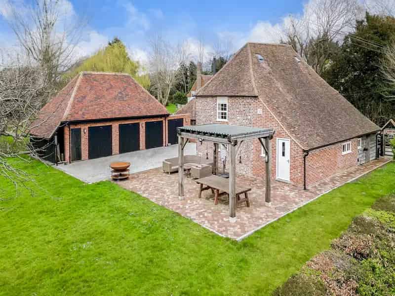 Stunning Detached Barn Conversion with Country Views