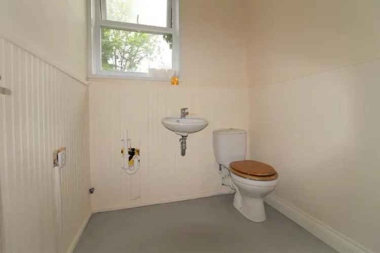 House For Sale in Ipswich, England