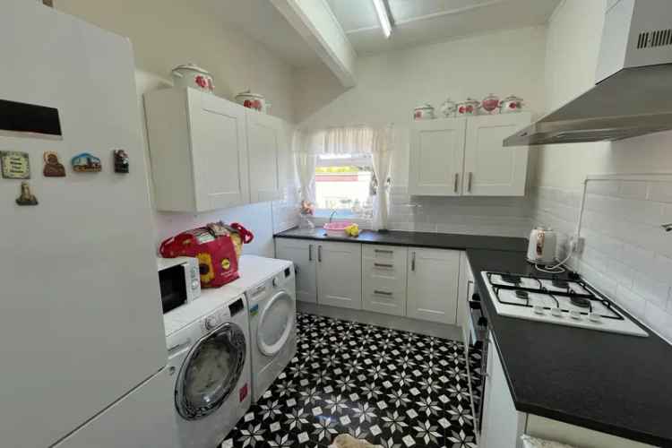 Spacious 3-Double Bedroom Flat Brandon High Street