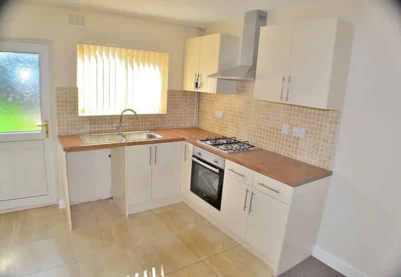 Cosy Mid Terrace House For Small Family