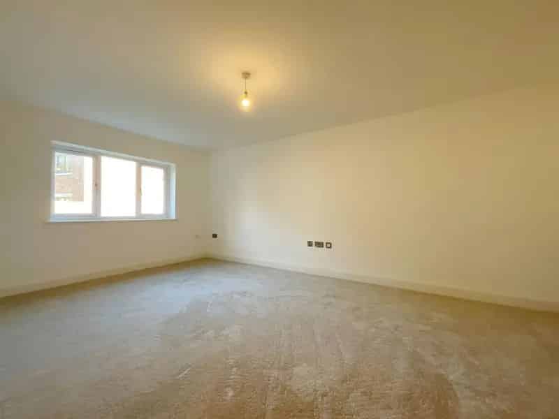 5 Bed Detached House For Sale