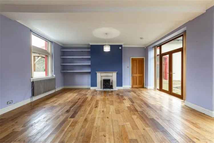 6 Bed House - Detached with 3 Reception Rooms