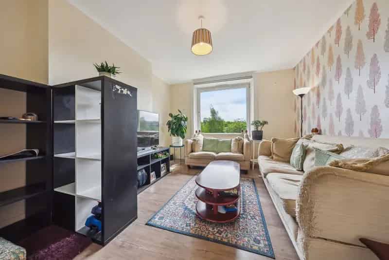 Three Bedroom Upper Cottage Flat Pollokshaws