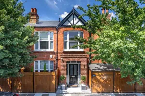 Family Home Six Bedrooms Three Bathrooms Garden Parking Richmond