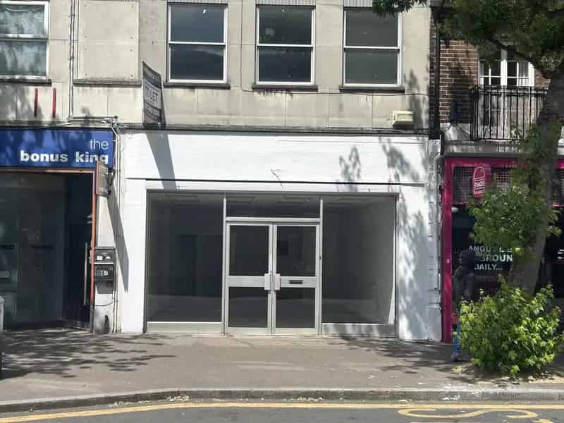 Ground Floor Commercial Space To Let Near Shopping Centre