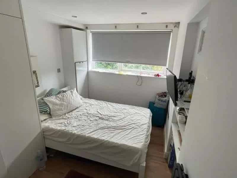 1 Bedroom Flat for Sale in Highcliffe - Cleveland Estate