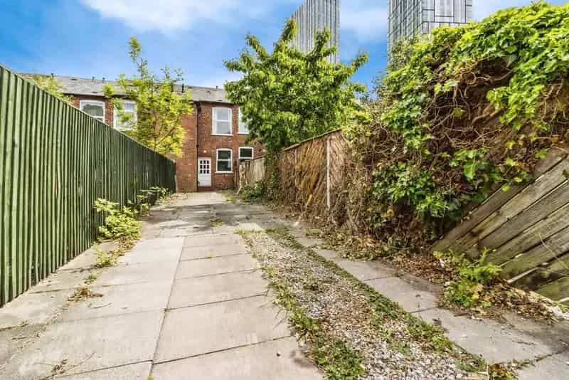 2 Bedroom Mid Terrace House Salford M3 - Available Now