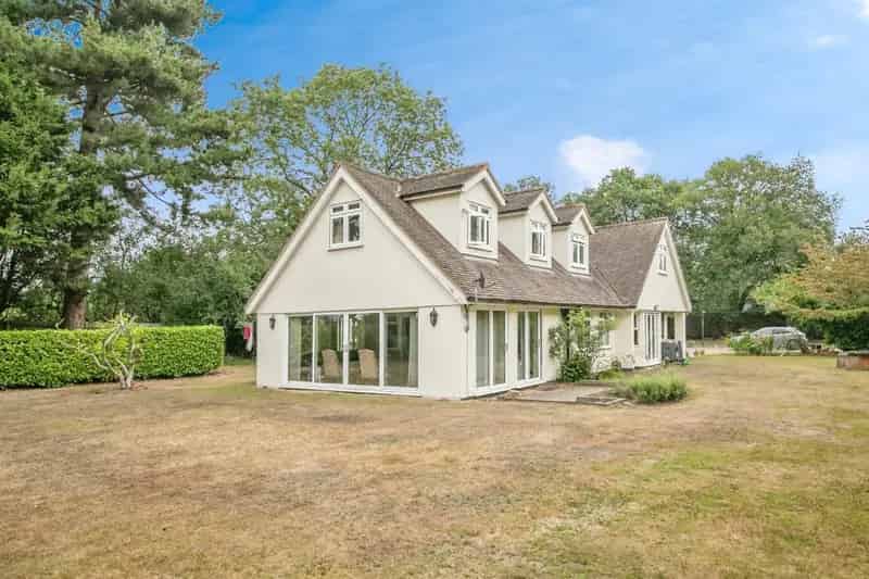 Spacious Family Home with 1.5 Acres of Grounds