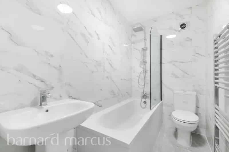 Flat For Rent , Waverley, England