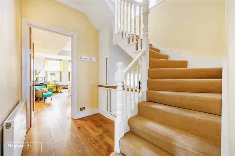 3 Bedroom Apartment Chiswick London