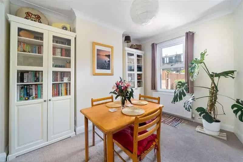 2 bed house for sale