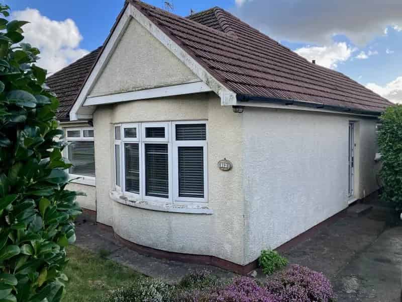 2 Bedroom Semi-Detached Bungalow Near Shops and Transport