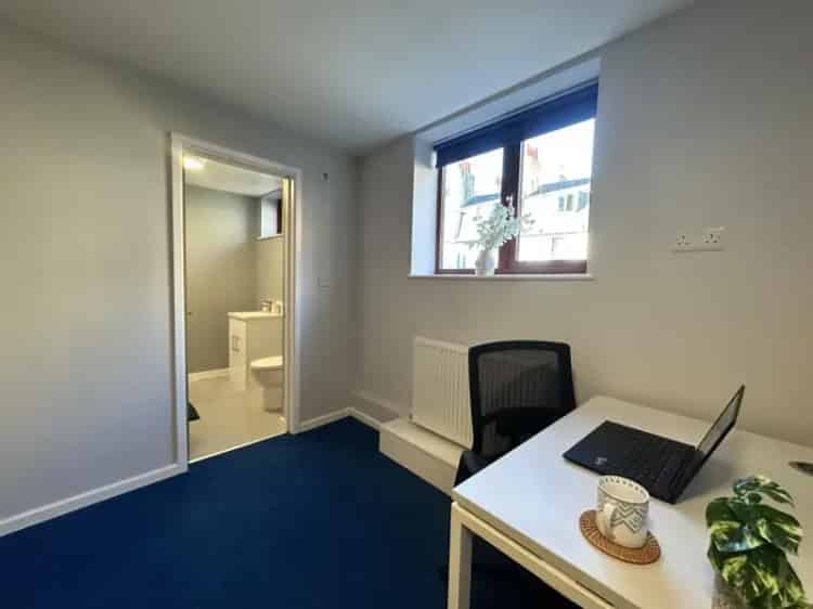 7 En-Suite Rooms House Share Near City Centre and Beach