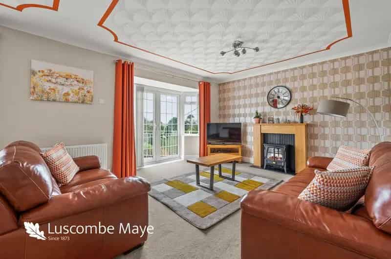 5 Bed Detached House for Sale