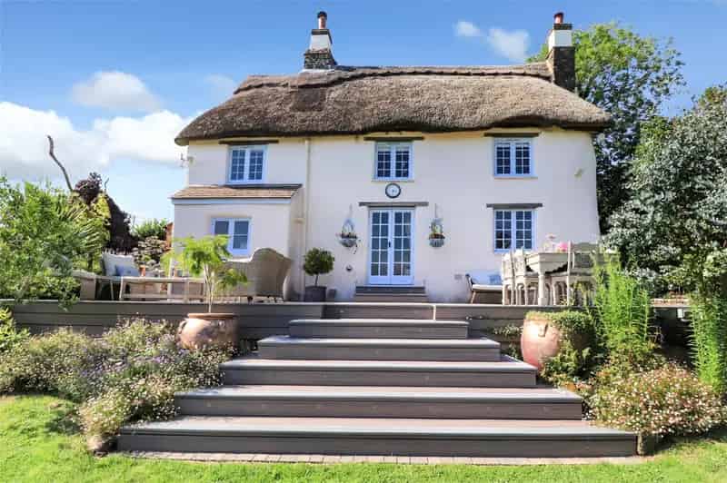Stunning Grade II Listed Thatched Cottage with Annexe