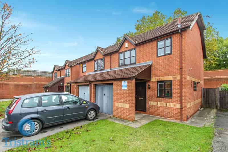 3 Bedroom Semi-Detached House for Students