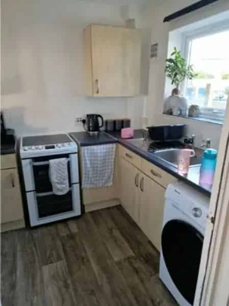 2 Bed Semi Detached House Near Parks and Schools