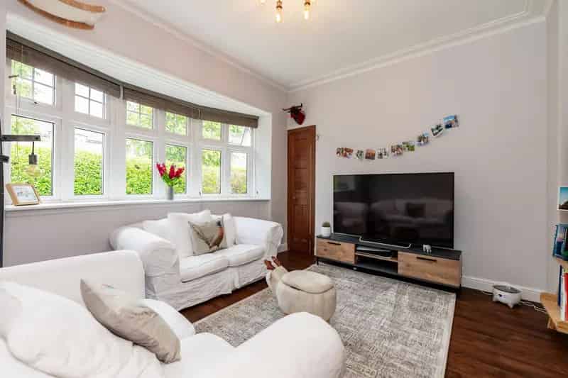 3 Bedroom Detached House West End Family Home