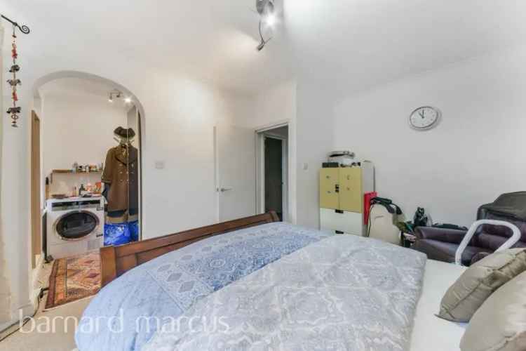 First Floor Flat Near South End Amenities Long Lease