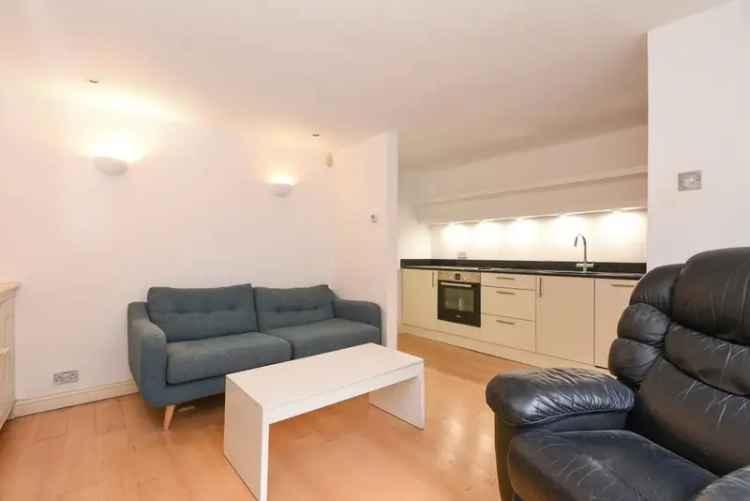 Large Angel Apartment with Patio - Near Station