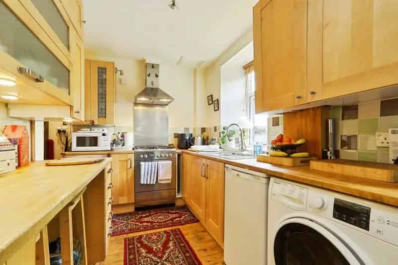 2 Bed Mid Terrace House Rawdon Near Amenities and Schools