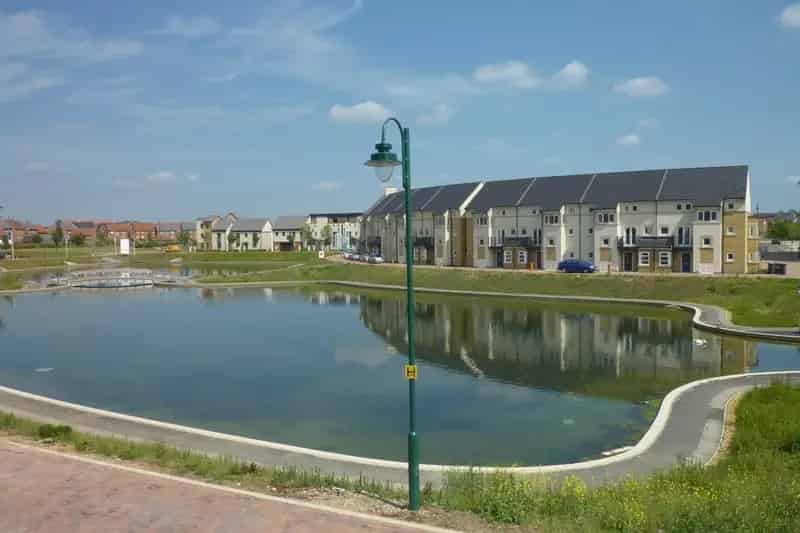 2 Bed Flat with Lake Views Off Street Parking