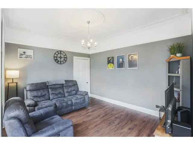 2 Bedroom Flat for Sale near Barshaw Park Paisley