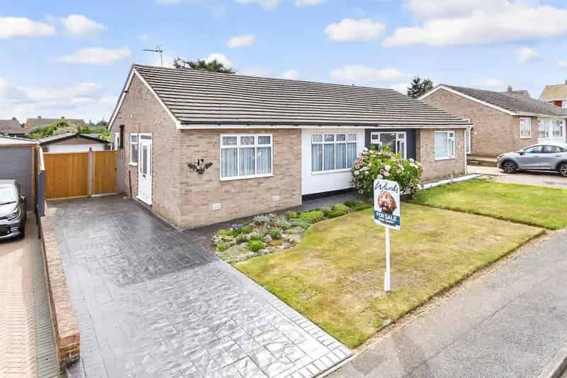 2 bedroom semi-detached bungalow for sale