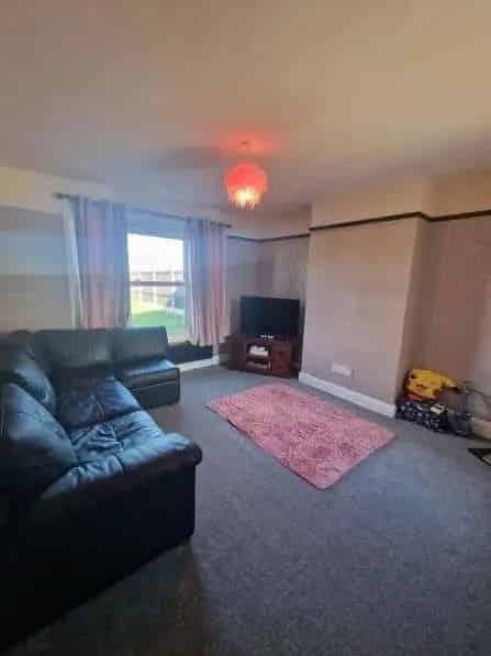 Three Bedroom House With Garden and Parking