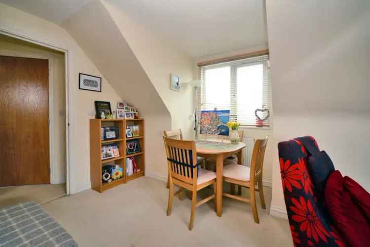 1 Bedroom Apartment Worcester Park Spacious Balcony Parking 2007