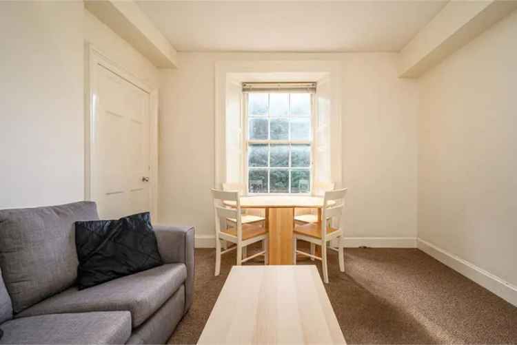 4 Bed Flat - Second Floor with 1 Reception Room