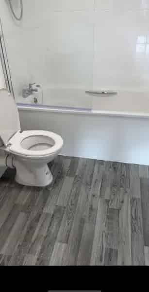 Spacious 2-Bed Flat in Kilburn Near Park and Schools