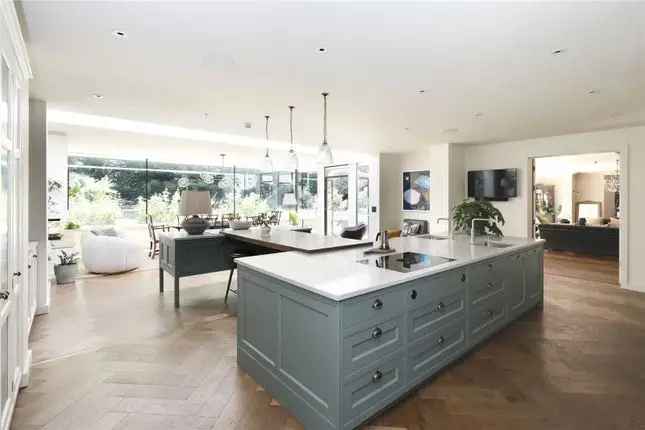 Detached House for Sale in Wimbledon SW19