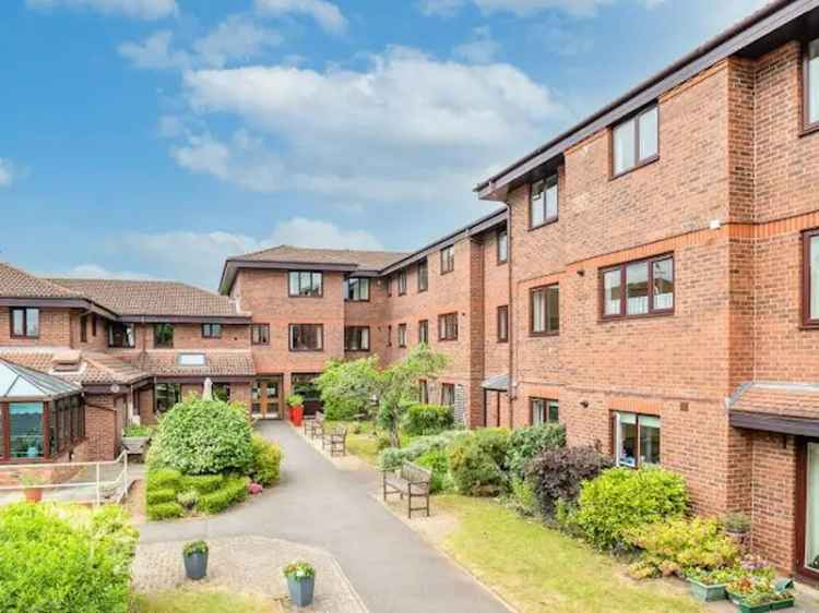 Retirement Apartment with Communal Gardens and Parking