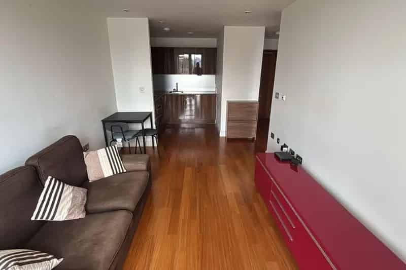 Spacious 1-Bedroom Apartment Cardiff City Centre June 2025