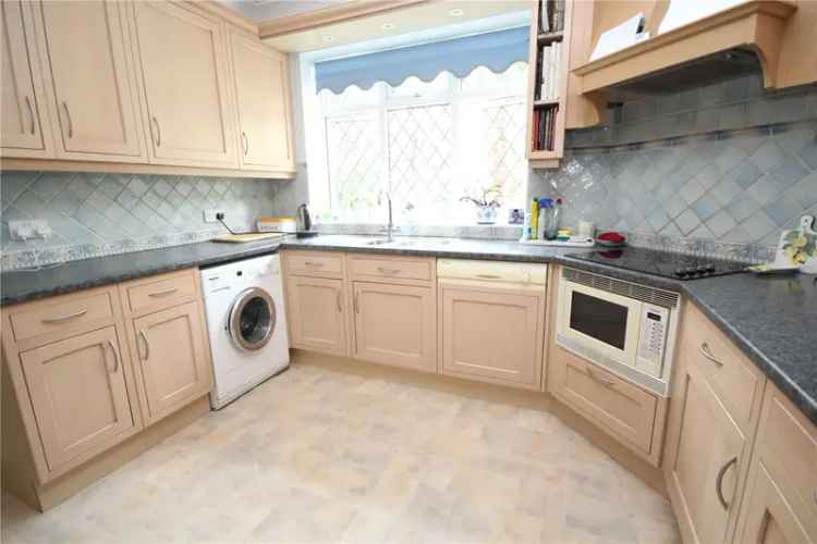 3 bedroom bungalow in Poole