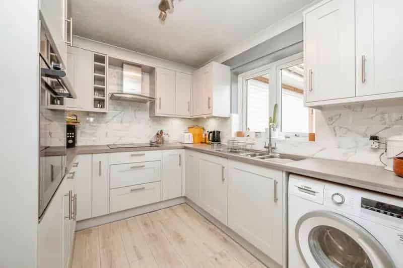 Spacious One-Level Bungalow with Garage and Garden Room