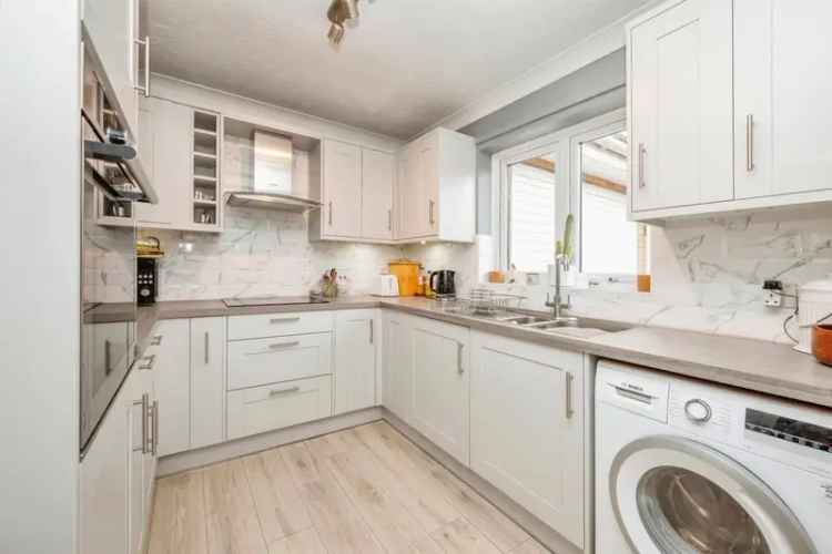 Spacious One-Level Bungalow with Garage and Garden Room
