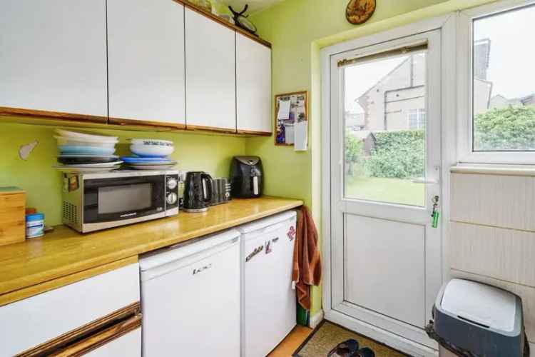 Three Bedroom Semi Detached House In Broxbourne