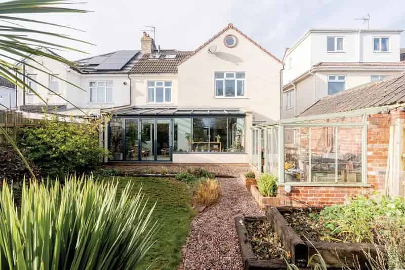 4 bedroom semi-detached house for sale
