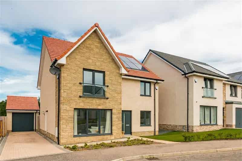 5 Bed Detached House Dunbar - Solar Panels & Private Garden
