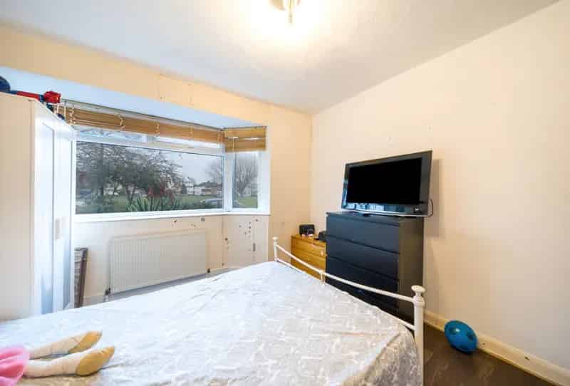 2 Bedroom Ground Floor Maisonette Near Morden Tube