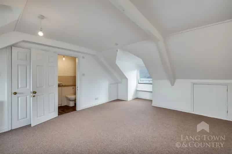 6 Bed House For Sale Near Devonport Park