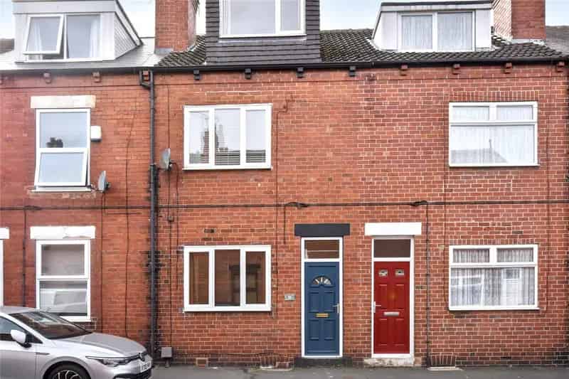 Three Bedroom Mid Terrace House in Garforth
