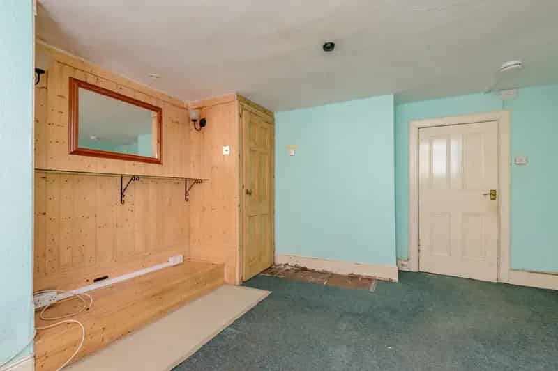 1 Bedroom Flat for Sale in Shandon Edinburgh