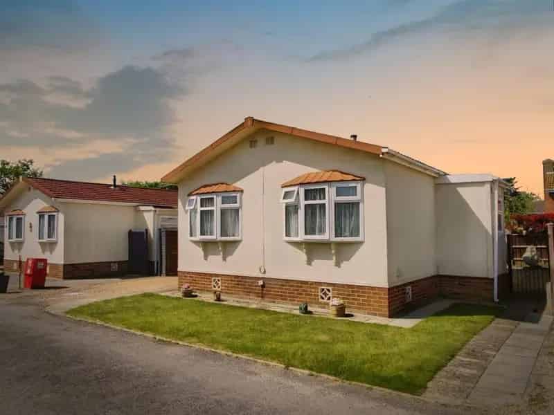 2 Bedroom Park Home for Sale in Bearwood Park Wokingham
